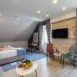 Apartments And Rooms Villa Naida