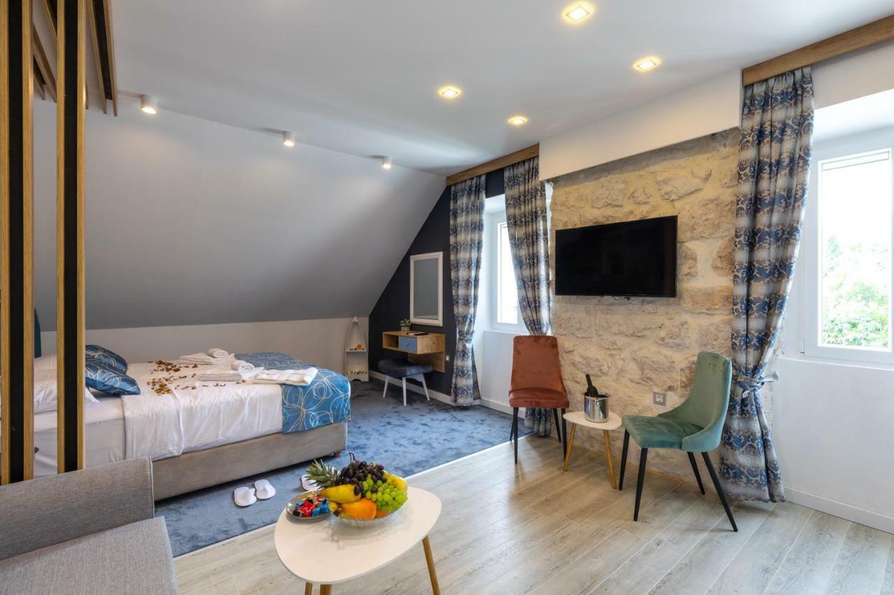 And Naida Guest house